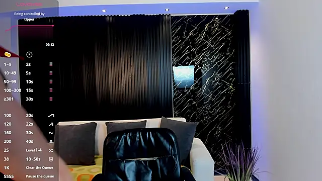 TiffanyHoustton online show from April 16, 12:50 pm