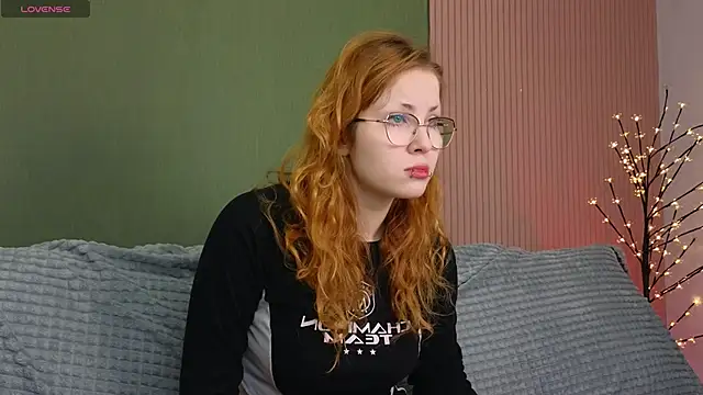 Sofie Burn online show from December 15, 4:17 am