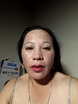 Snapshot of Y-eahi chatting on December 3, 4:38 pm Y-eahi online show from December 3, 4:38 pm