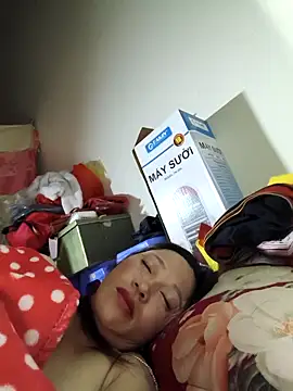 Snapshot of Y-eahi chatting on December 4, 5:21 pm Y-eahi online show from December 4, 5:21 pm