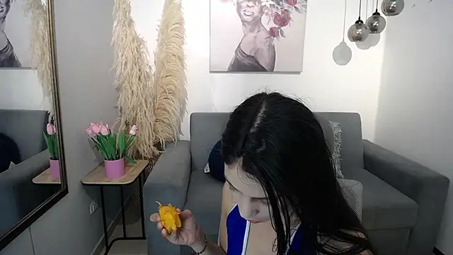 AdrianaTorres  online show from February 25, 2:16 pm