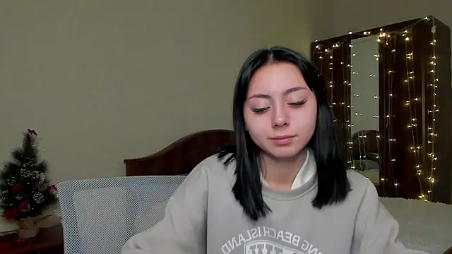 Snapshot of Milana1707 chatting on December 18, 4:51 am Milana1707 online show from December 18, 4:51 am