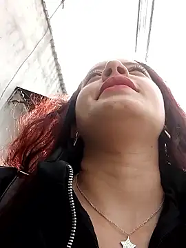 Snapshot of chatting on December 4, 1:53 pm online show from December 4, 1:53 pm