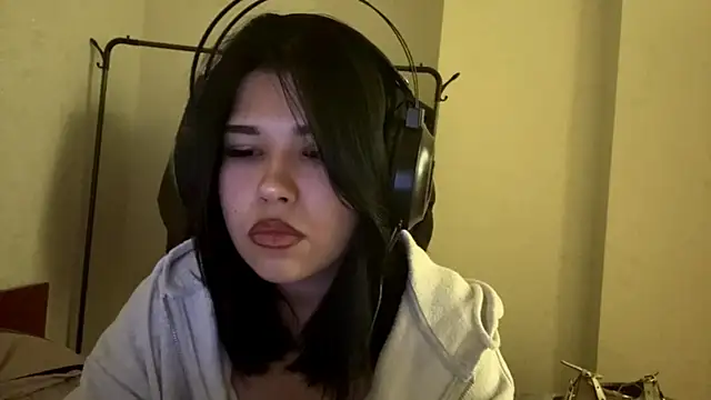 Snapshot of Lolamein chatting on December 3, 3:32 pm Lolamein online show from December 3, 3:32 pm