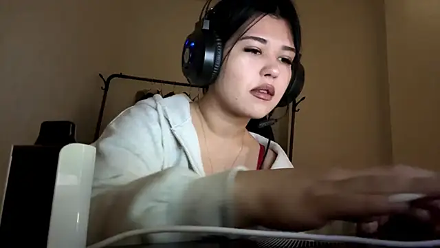 Snapshot of Lolamein chatting on December 5, 7:39 am Lolamein online show from December 5, 7:39 am