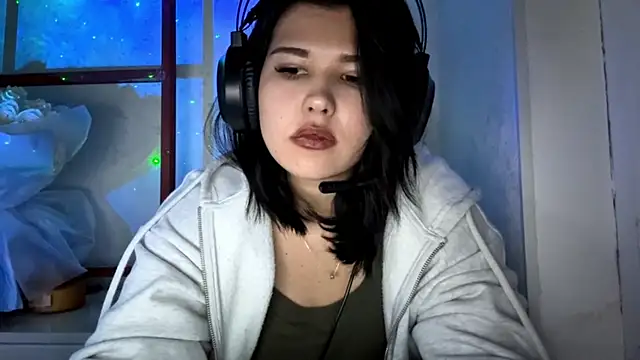 Snapshot of Lolamein chatting on December 5, 7:43 pm Lolamein online show from December 5, 7:43 pm