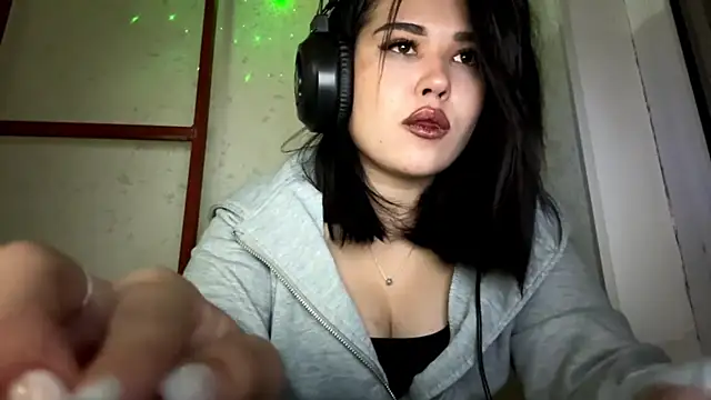 Snapshot of Lolamein chatting on December 15, 1:26 pm Lolamein online show from December 15, 1:26 pm