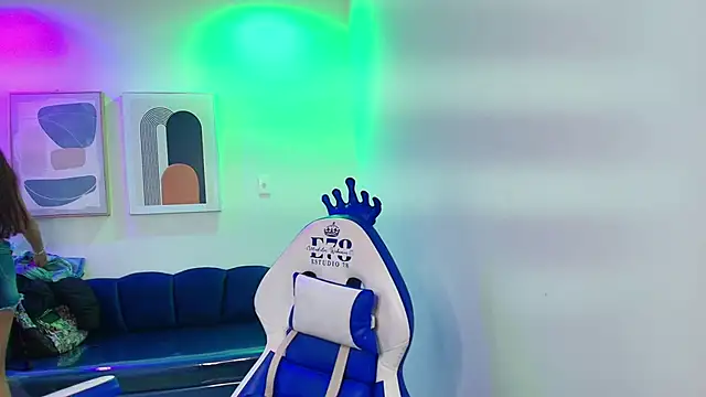 Nicole sounders online show from February 5, 11:48 am