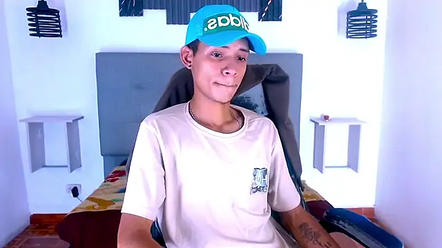 Snapshot of Axel_Marcu chatting on December 14, 5:51 pm Axel Marcu online show from December 14, 5:51 pm