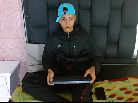 Snapshot of Axel_Marcu chatting on December 16, 4:50 am Axel Marcu online show from December 16, 4:50 am