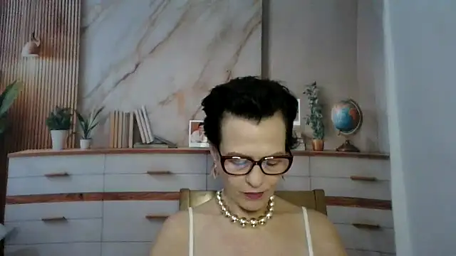 Luna-Hot0802 online show from April 6, 1:12 pm