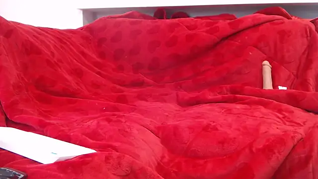 NoirIsabelle online show from April 7, 9:43 am