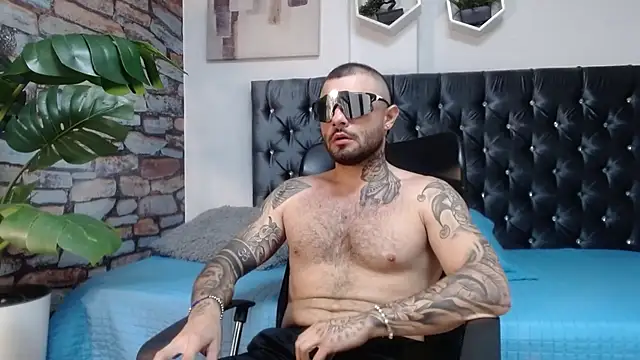 Snapshot of lucky_smith1 chatting on December 4, 6:38 pm lucky smith1 online show from December 4, 6:38 pm