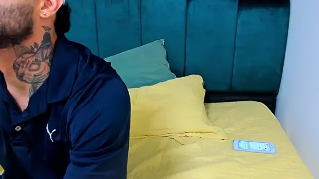 Snapshot of lucky_smith1 chatting on December 13, 7:53 pm lucky smith1 online show from December 13, 7:53 pm