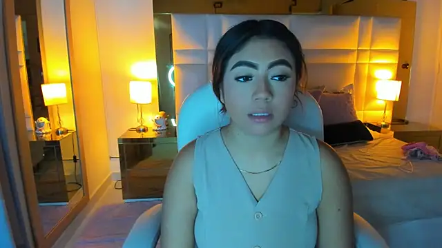 Zoei Moon online show from April 13, 6:57 pm