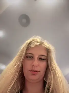 Snapshot of Betsy chatting on December 29, 11:18 am Betsy online show from December 29, 11:18 am