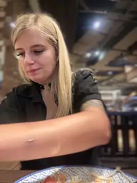 Snapshot of Betsy chatting on January 4, 1:42 pm Betsy online show from January 4, 1:42 pm