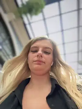 Snapshot of Betsy chatting on January 18, 7:59 am Betsy online show from January 18, 7:59 am