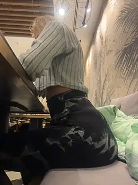 Snapshot of Betsy chatting on December 15, 4:11 pm Betsy online show from December 15, 4:11 pm