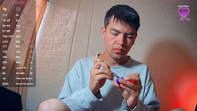 nicolatinboy online show from May 21, 9:33 pm