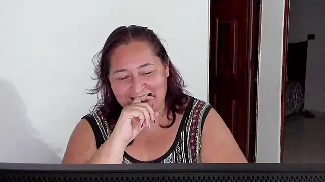 Snapshot of VioletBruces chatting on December 22, 11:46 pm VioletBruces online show from December 22, 11:46 pm