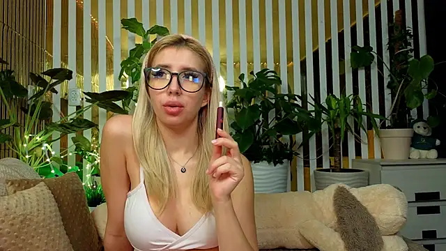 FlowweerGirl online show from December 5, 12:41 am