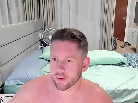 Snapshot of RipMyUnderwear chatting on December 18, 4:46 pm RipMyUnderwear online show from December 18, 4:46 pm