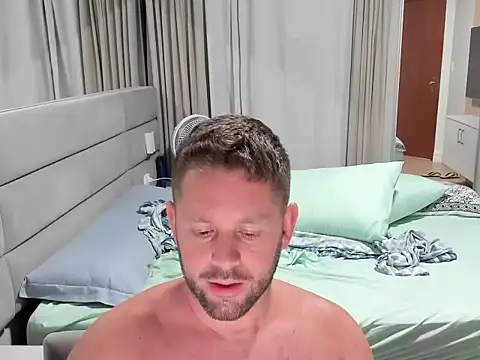 Snapshot of RipMyUnderwear chatting on December 22, 2:19 am RipMyUnderwear online show from December 22, 2:19 am