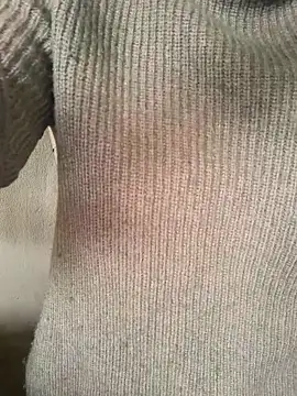 Snapshot of maian_love chatting on December 4, 8:34 am maian love online show from December 4, 8:34 am