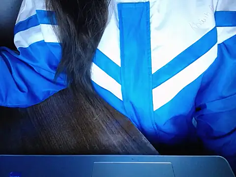 Snapshot of maian_love chatting on December 15, 7:07 pm maian love online show from December 15, 7:07 pm