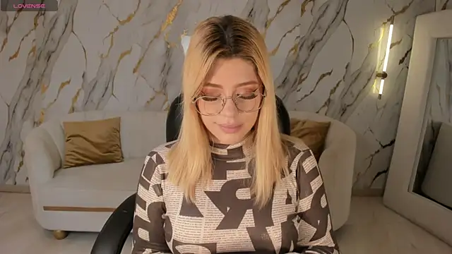 MadisonKane online show from April 11, 11:14 am