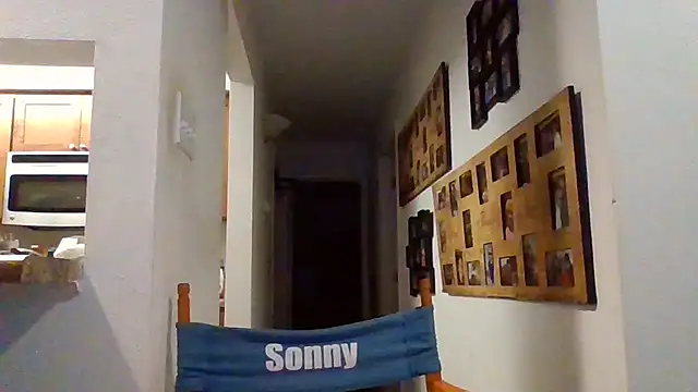 Snapshot of johnnymarino1010 chatting on December 14, 7:51 pm johnnymarino1010 online show from December 14, 7:51 pm