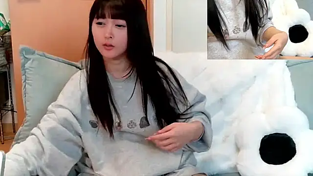 Snapshot of yuna_24 chatting on March 5, 7:26 am yuna 24 online show from March 5, 7:26 am