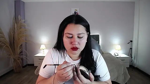 Emma Charm  online show from December 14, 12:10 pm