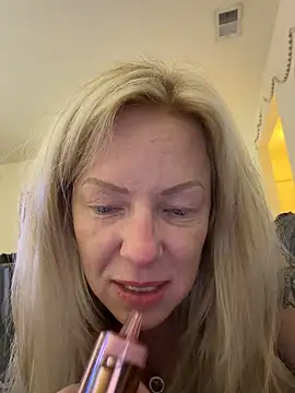 Snapshot of sinfulsara chatting on February 12, 4:07 am sinfulsara online show from February 12, 4:07 am