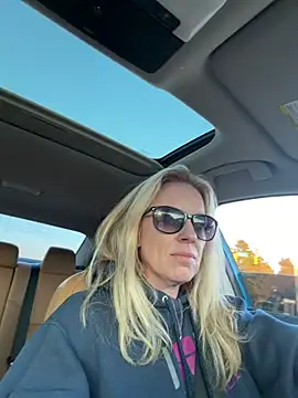 Snapshot of sinfulsara chatting on February 13, 10:39 pm sinfulsara online show from February 13, 10:39 pm