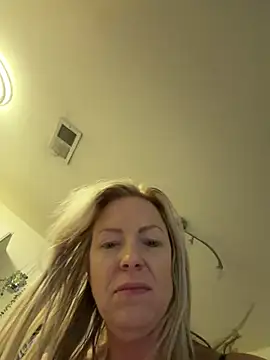 Snapshot of sinfulsara chatting on February 20, 10:16 am sinfulsara online show from February 20, 10:16 am