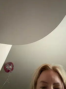 Snapshot of sinfulsara chatting on February 26, 9:14 pm sinfulsara online show from February 26, 9:14 pm