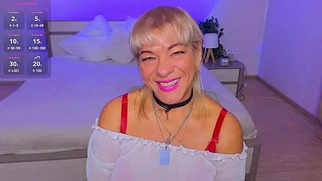 AnittaHarris  online show from March 18, 2:04 am