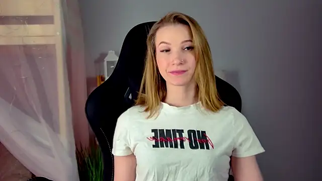 Snapshot of Megan_Rodgers chatting on February 5, 5:28 pm Megan Rodgers online show from February 5, 5:28 pm