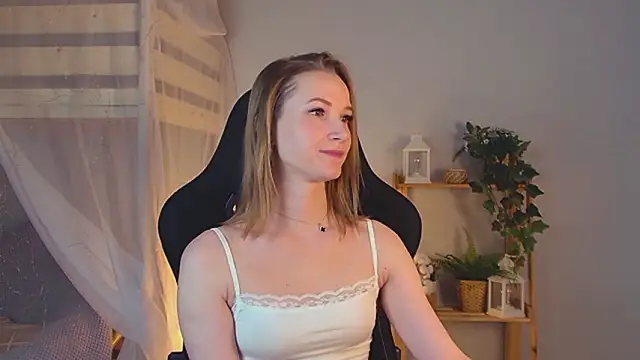 Snapshot of Megan_Rodgers chatting on February 10, 5:39 pm Megan Rodgers online show from February 10, 5:39 pm