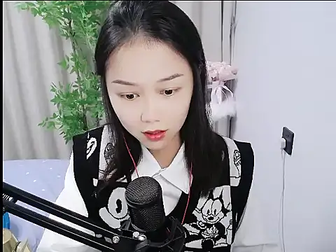 Snapshot of mili923 chatting on December 5, 2:03 pm mili923 online show from December 5, 2:03 pm