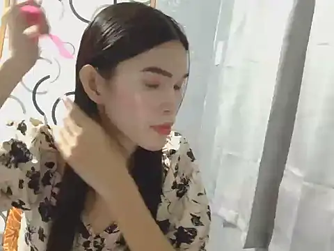 Snapshot of petite_jessa chatting on December 15, 9:46 am petite jessa online show from December 15, 9:46 am