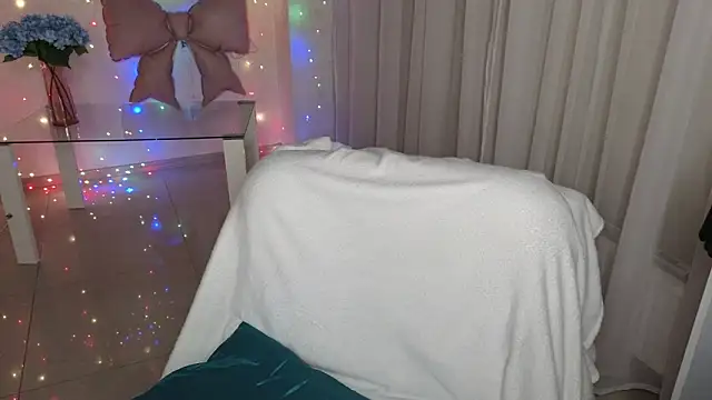 Snapshot of Deborah_lowe chatting on February 17, 4:13 pm Deborah lowe online show from February 17, 4:13 pm