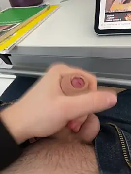 Snapshot of hannes256102 chatting on February 4, 9:15 am hannes256102 online show from February 4, 9:15 am