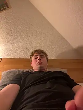 hannes256102 online show from June 9, 9:48 pm