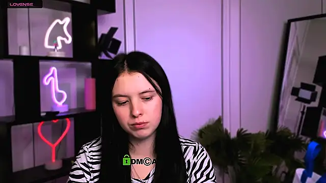 Snapshot of diara_ti chatting on December 16, 7:19 pm diara ti online show from December 16, 7:19 pm