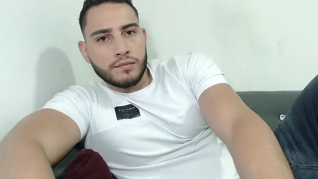 Snapshot of Seank_Noszka chatting on December 14, 8:13 pm Seank Noszka online show from December 14, 8:13 pm