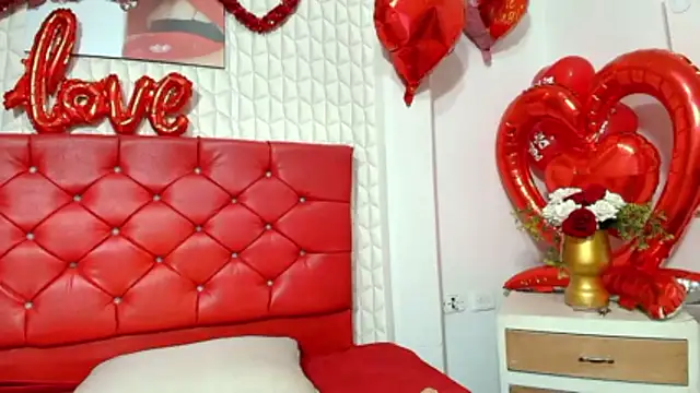 Elizabetth Roman online show from February 13, 8:16 pm