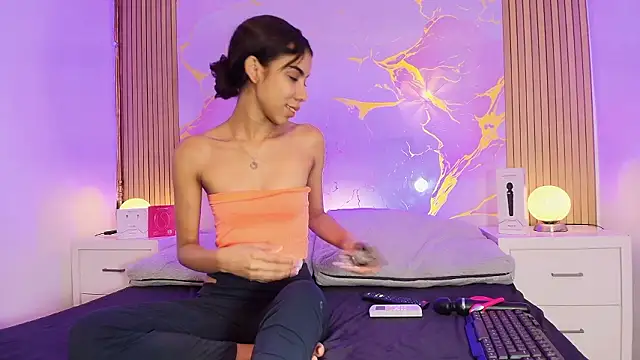 BellaHarpeer online show from February 1, 2:59 pm